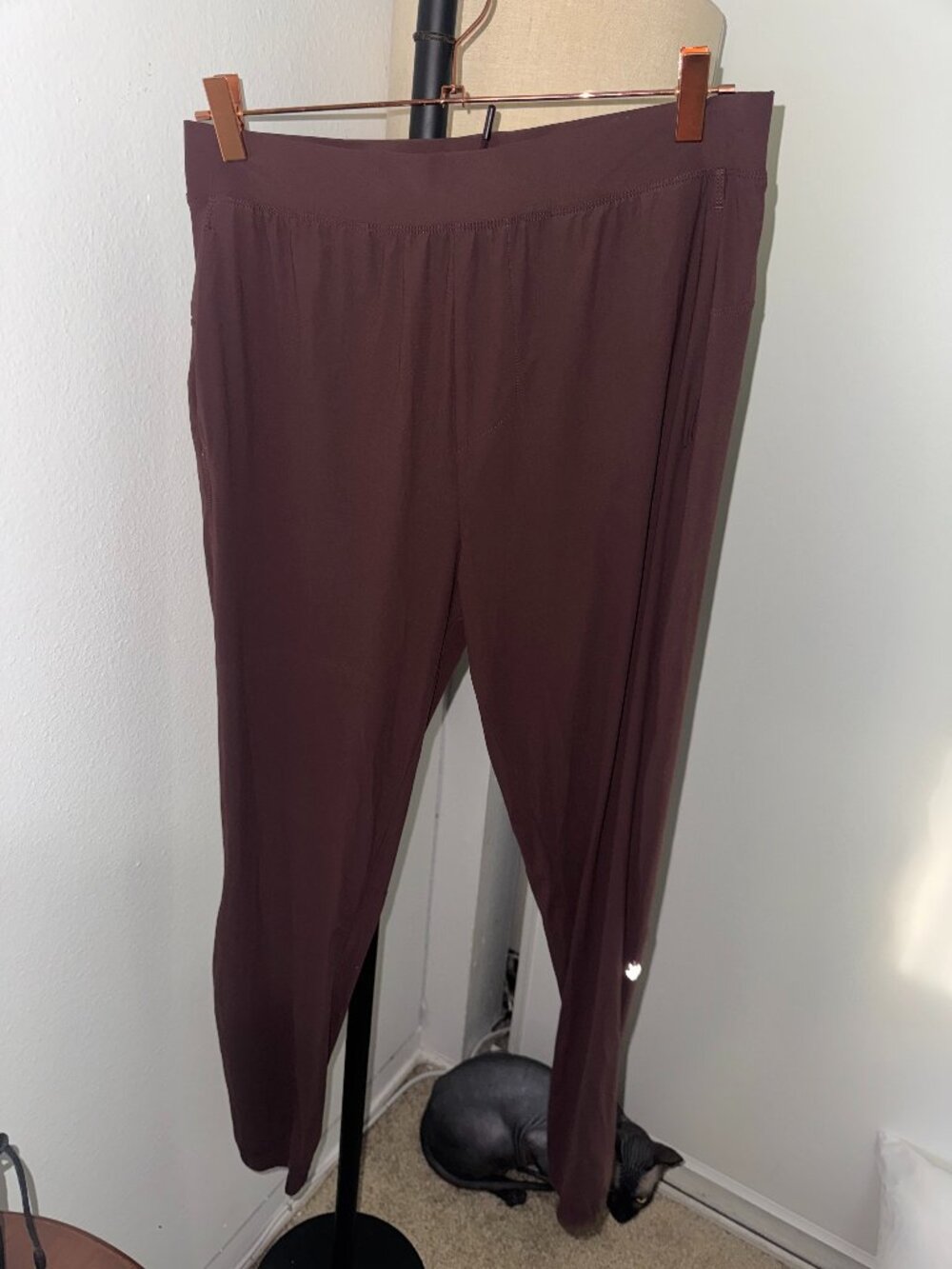 all in motion mens joggers- burgundy
